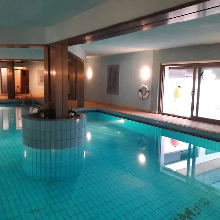 And Pool View Indoor Pool Lägenhet